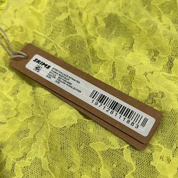 Skims Stretch Lace Intimates Thong Bodysuit - Picture 6 of 7